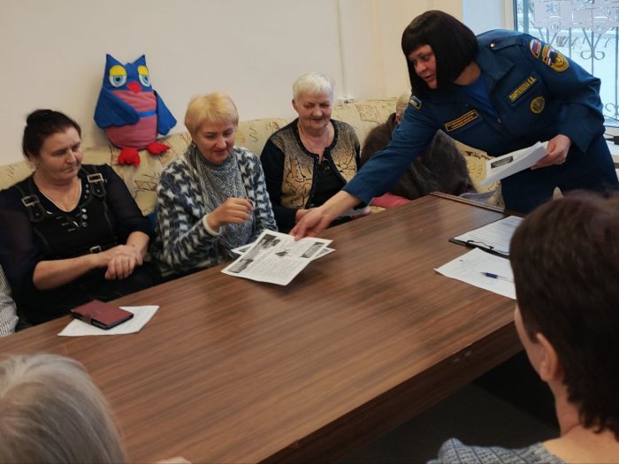 В Богатовском районе прошла профилактическая беседа с получателями социальных услуг по соблюдению правил пожарной безопасности в период новогодних праздников 