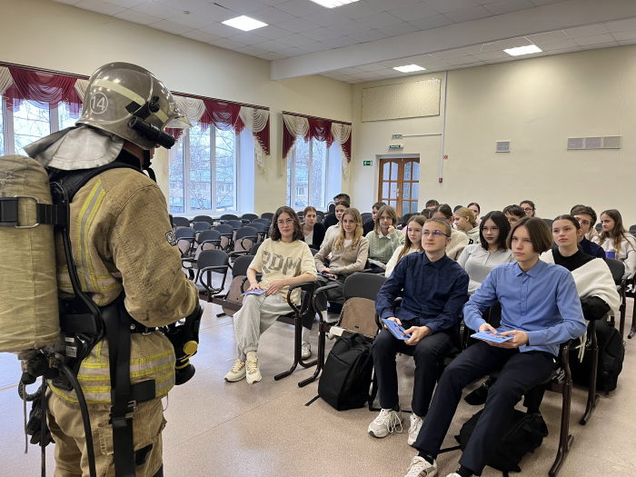 Профориентационная беседа с учащимися старших классов проведена в Кинельском районе