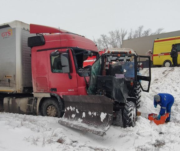 В Сергиевском районе произошла автоавария: столкновение с последующим съездом в кювет 