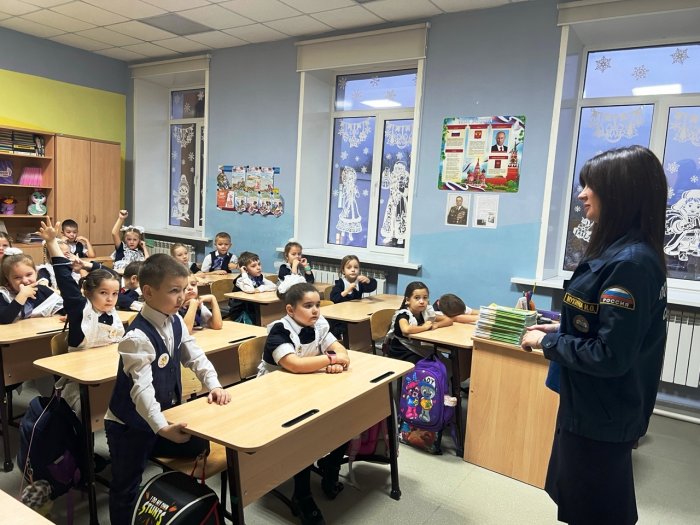 Продолжаются профилактические беседы с подрастающим поколением, направленные на соблюдение правил пожарной безопасности в период новогодних праздников