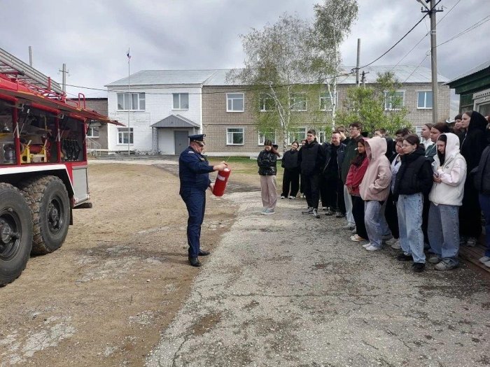 Студенты медицинского колледжа узнали о профессии пожарного