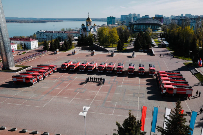 В День пожарной охраны Российской Федерации в Самаре прошла церемония передачи в пожарно-спасательные подразделения области новых спецавтомобилей