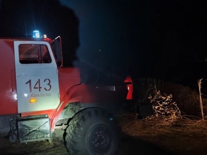 Сегодня ночью в Челно-Вершинском районе горела надворная постройка с сеном 