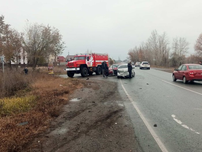 В Кинельском районе произошло столкновение трех автомобилей