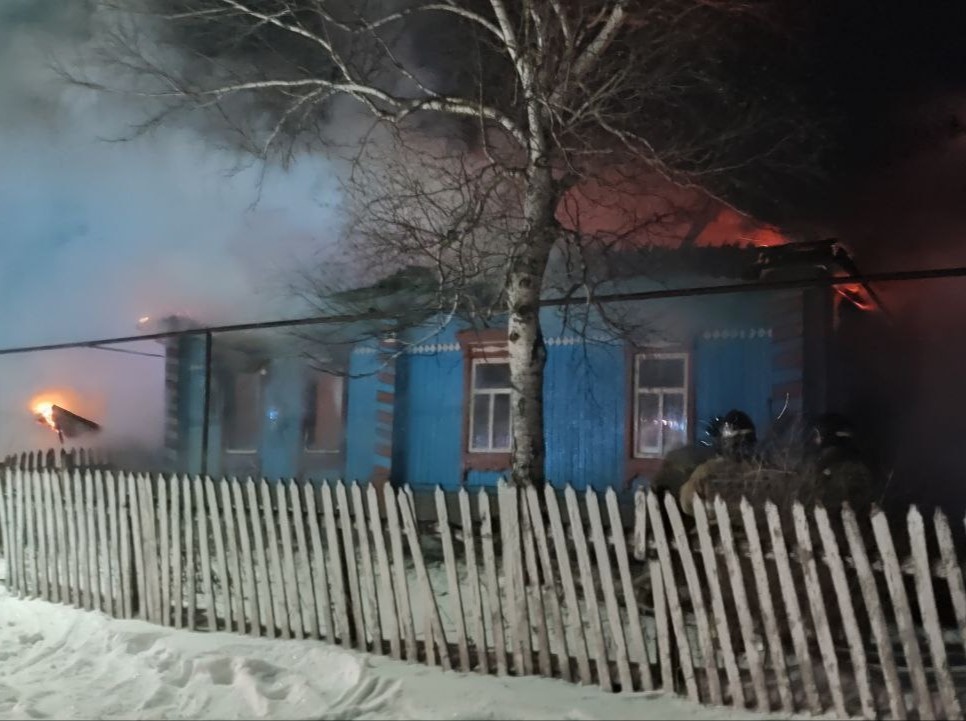 Вчера вечером в Челно-Вершинском районе загорелись 80 квадратных метров жилого дома