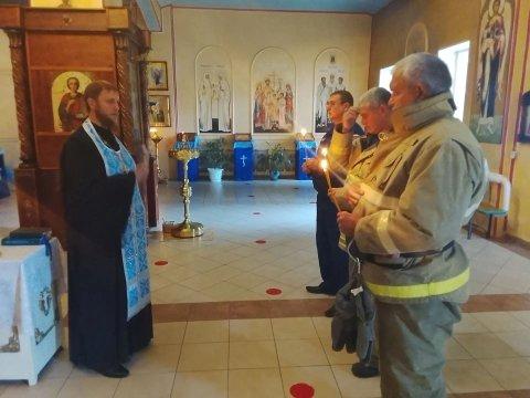 В честь праздника иконы Богородицы «Неопалимая Купина» сегодня проходят благодарственные молебны