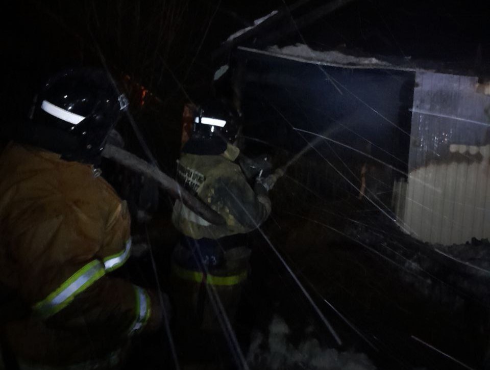 В Шенталинском районе огнеборцы 131 Части и добровольная пожарная команда села Четырла оперативно ликвидировали пожар