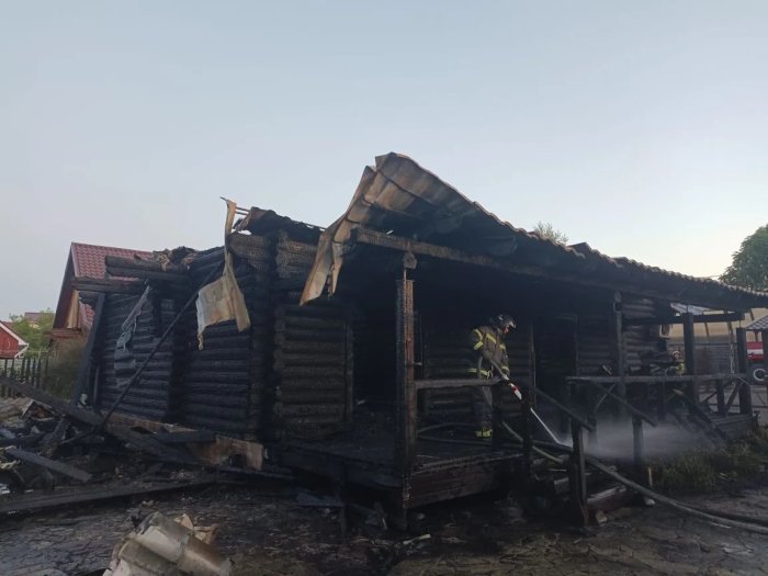 Сегодня ночью в Ставропольском районе горел двухэтажный дом на площади 250 квадратных метров