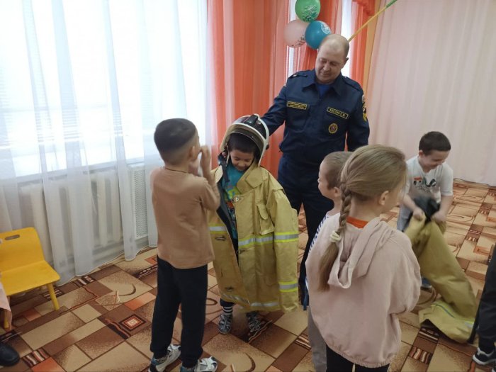 В одном из детских садов Алексеевского района прошла беседа на тему пожарной безопасности