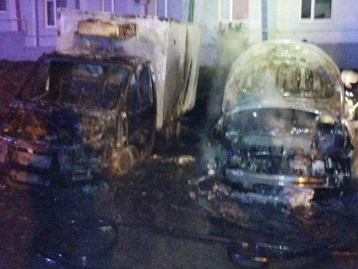 Сегодня ночью в Волжском районе произошло возгорание автомобилей