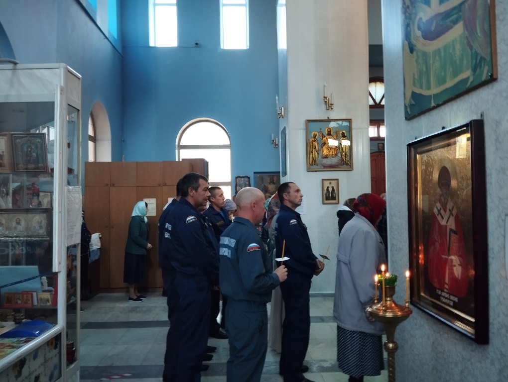 В воскресенье, 17 сентября, наши пожарные приняли участие в прошедших в соборах Самарской области благодарственных молебнах в честь образа Божией Матери «Неопалимая Купина» 