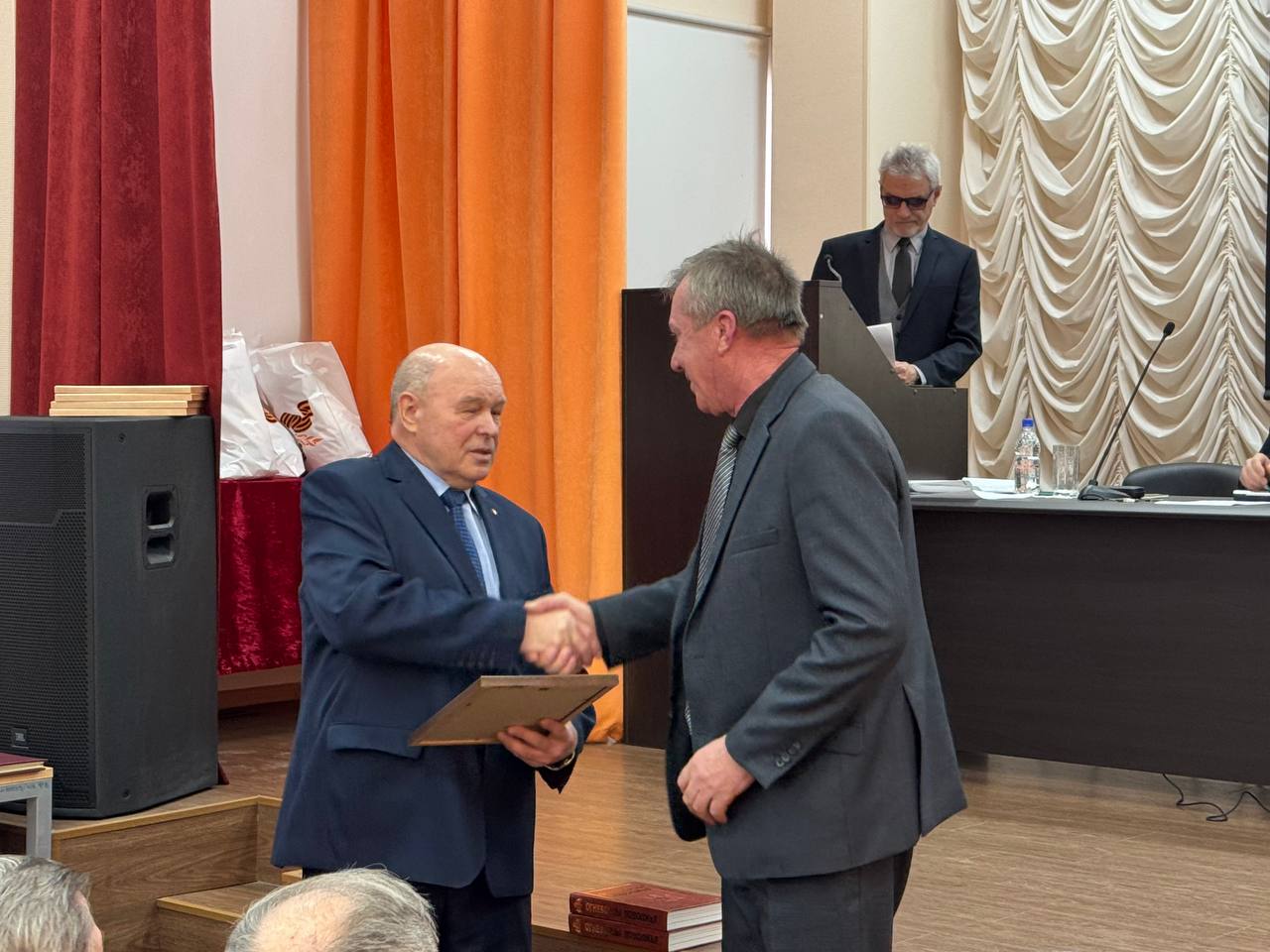 Ветераны пожарной охраны ГКУ СО «Центр по делам ГО, ПБ и ЧС» во главе с заместителем руководителя Центра Вадимом Милюком приняли участие в отчетной конференции   