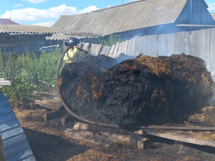 Вчера в селе Муранка Шигонского района горело сено в тюках Вчера в селе Муранка Шигонского района горело сено в тюках