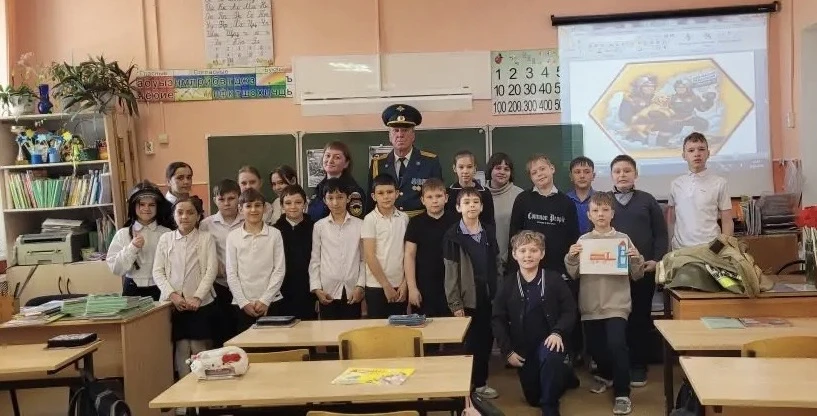 Сегодня, в честь Дня пожарной охраны России, наши специалисты побывали в гостях у кинельских школьников