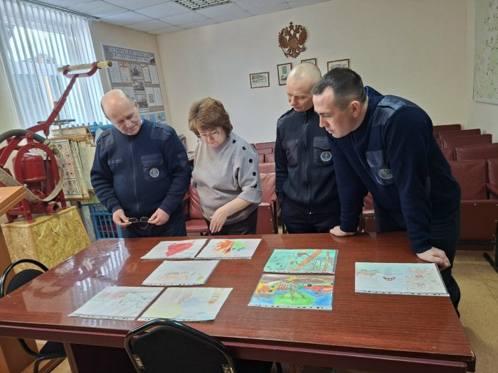 ервый этап регионального конкурса детского рисунка «Мои родители работают в пожарно‑спасательном подразделении» успешно прошёл и в пожарно‑спасательном отряде № 42