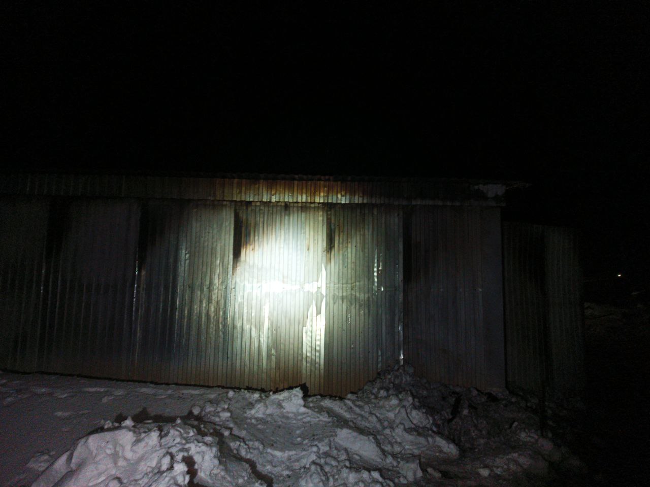 Сегодня ночью в Хворостянском районе горели гараж и автомобили