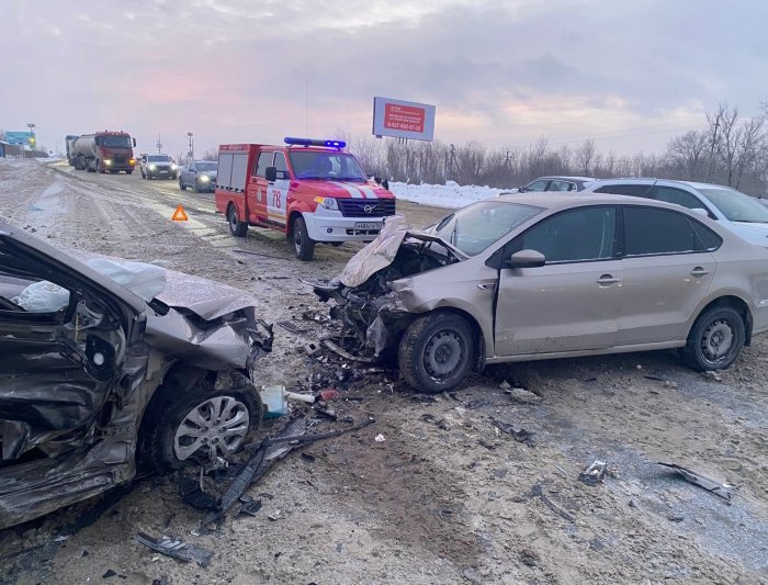 Дорожно-транспортное происшествие с участием трех автомобилей произошло вчера в Волжском районе