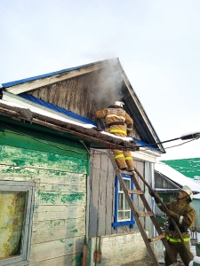 В городе Похвистнево горел жилой дом
