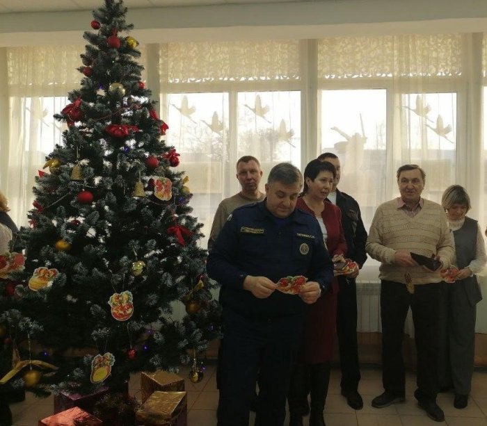 Наши территориальные пожарно-спасательные подразделения активно поддерживают Всероссийскую акцию «Ёлка желаний»