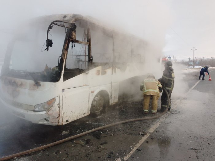 В Волжском районе в пути следования загорелся автобус