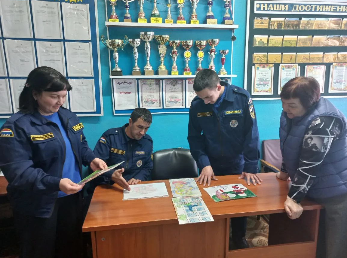 В камышлинской пожарно-спасательной части № 120 завершился первый этап конкурса детских рисунков «Мои родители работают в противопожарной службе»
