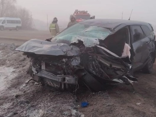 Сегодня утром красноярские пожарные-спасатели участвовали в ликвидации последствий ДТП