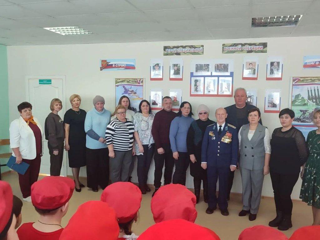 Открытие мемориального стенда состоялось в одном из общеобразовательных учреждений Красноармейского района