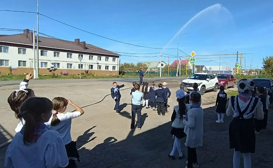 Юные участники движения «Орлята России» познакомились с профессией пожарного