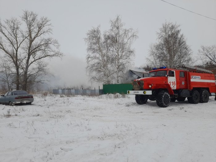 Днем в субботу в Алексеевском районе загорелся жилой дом