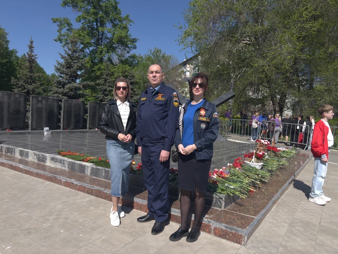 В городе Октябрьск наши специалисты совместно с начальником 37-го пожарно-спасательного отряда Дмитрием Тимошенко также приняли участие в мероприятиях, посвященных 81-й годовщине Победы в Великой Отечественной войне
