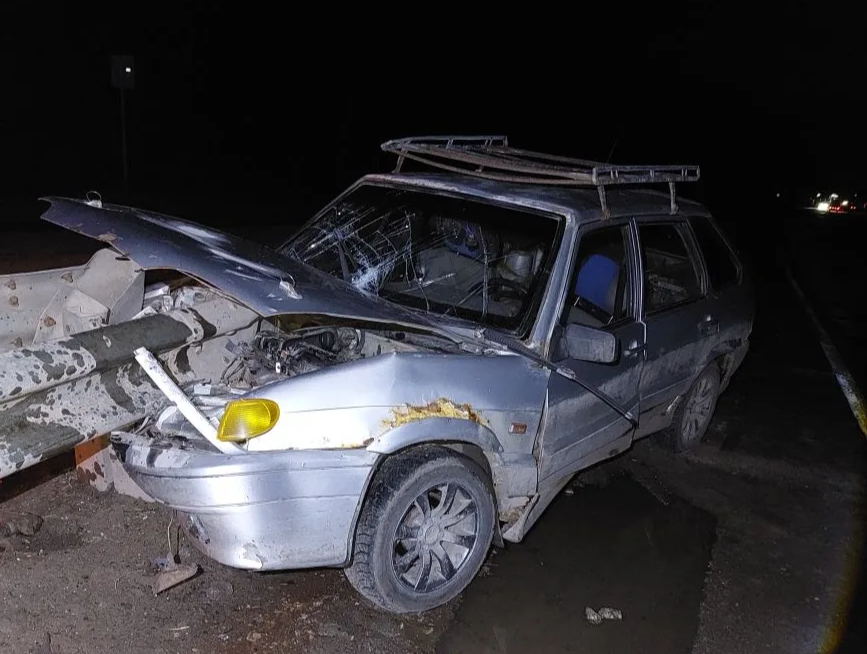 Вчера вечером в Елховском районе произошел наезд на препятствие автомобиля ВАЗ 2114