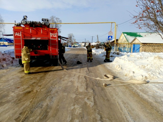 Пожарно-тактическое занятие на социально значимом объекте в Челно-Вершинском районе проведено в рамках учебного плана