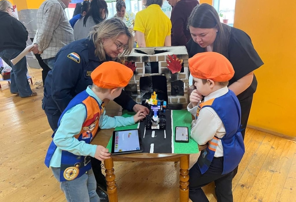 Юные жители Большечерниговского района стали участниками регионального этапа Всероссийского профориентационного технологического конкурса «Инженерные кадры России»