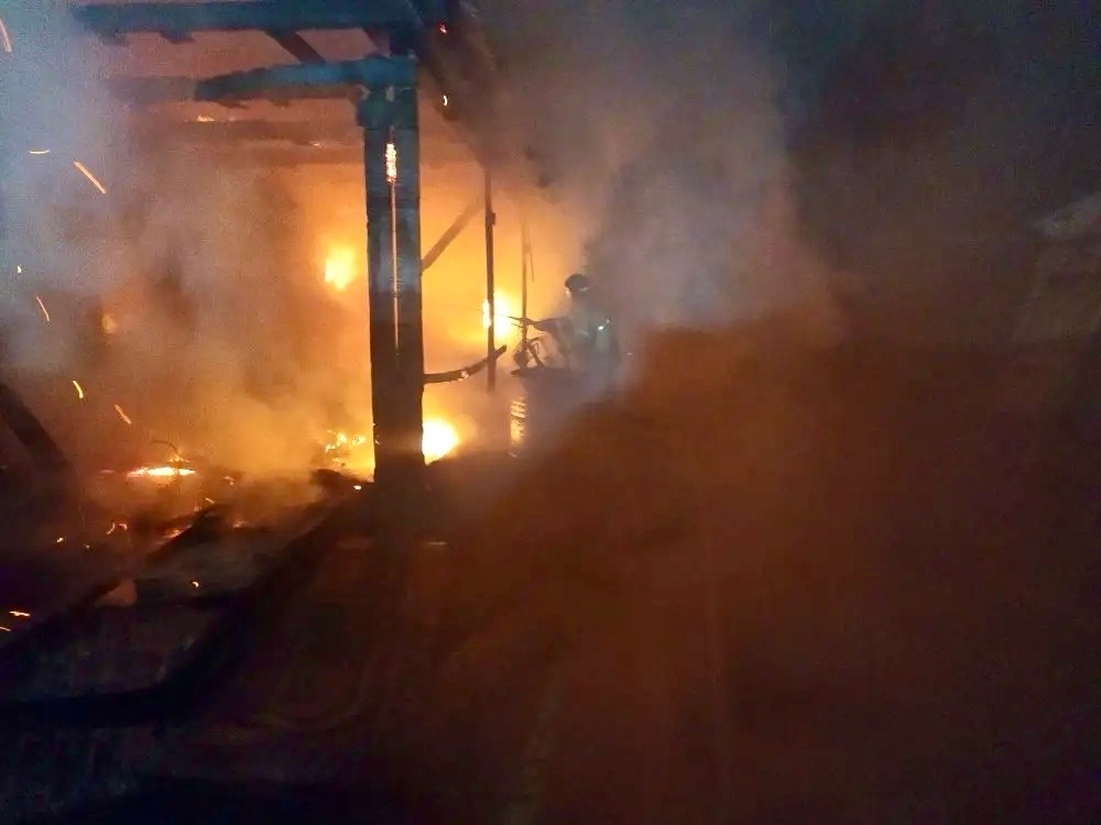 Сегодня ночью в Похвистневском районе загорелся дом