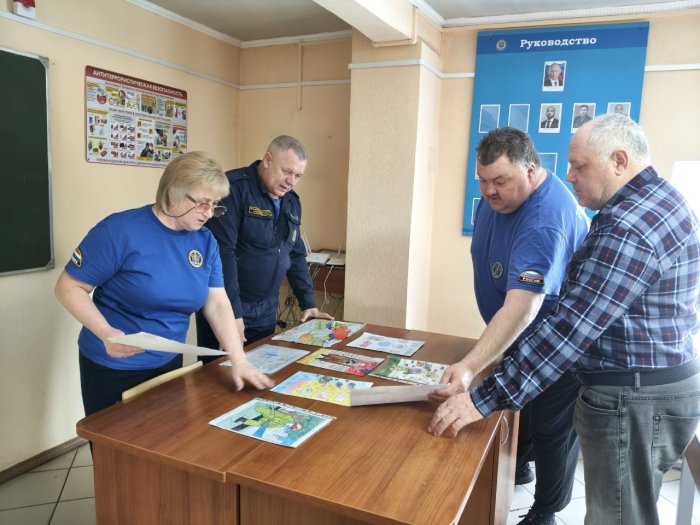 К региональному конкурсу детского рисунка «Мои родители работают в пожарно-спасательном подразделении» присоединились юные жители Большечерниговского района