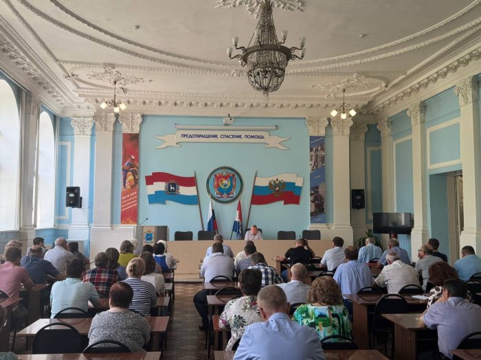 В рамках утреннего совещания в региональном ГКУ «Центр по делам ГО, ПБ и ЧС» прошло обучающее занятие