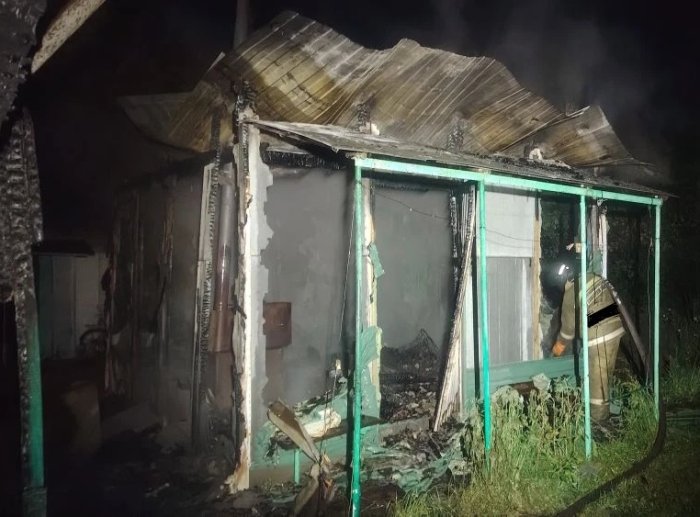 В Ставропольском районе поздно вечером горели дом и баня
