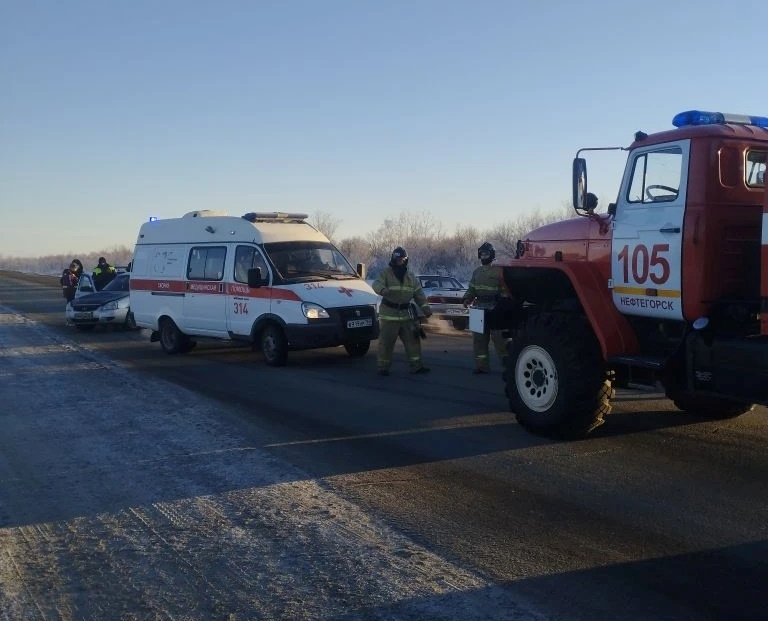 Сегодня на трассе Самара - Оренбург произошло столкновение двух автомобилей