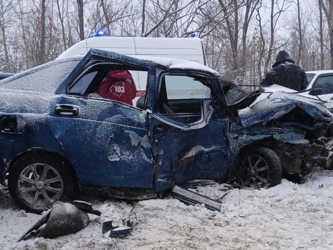 В Кинель-Черкасском районе произошло столкновение двух автомобилей