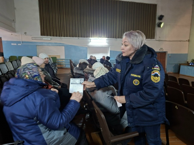 В Челно-Вершинском районе прошёл сход граждан, посвящённый профилактике пожаров