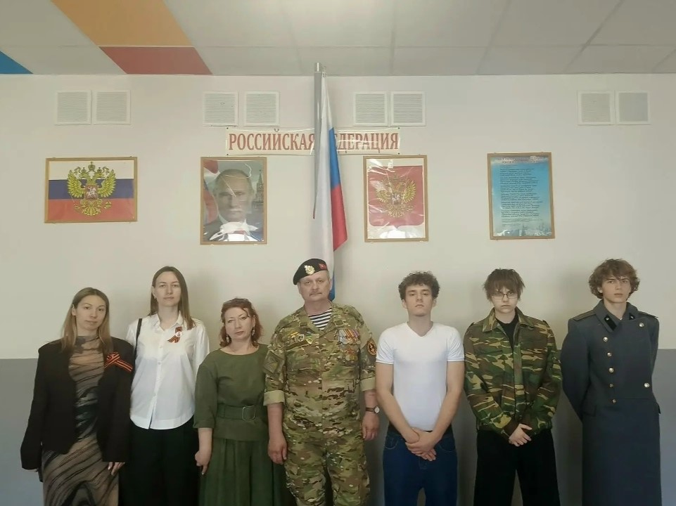 Наш коллега, участник СВО Сергей Атанов провел Уроки мужества в школах Кинеля