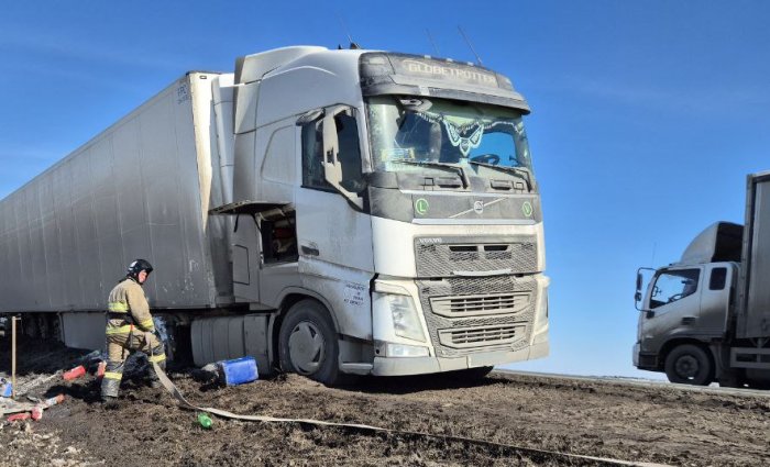 В минувшую субботу в Кинельском районе во время движения автомобиля загорелось колесо