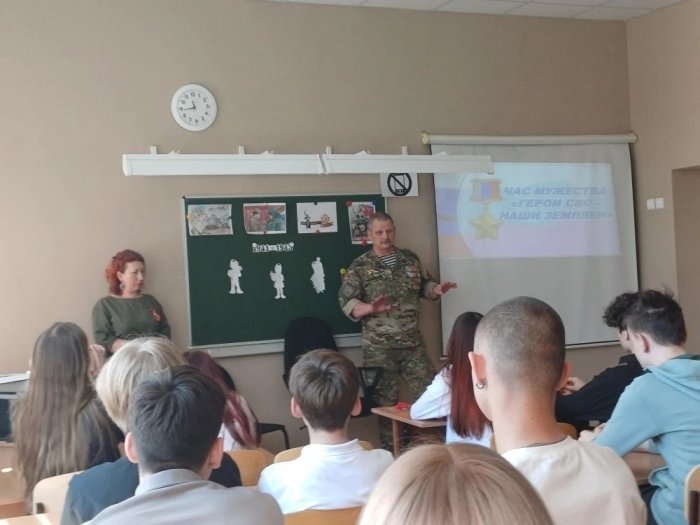 Наш коллега, участник СВО Сергей Атанов провел Уроки мужества в школах Кинеля