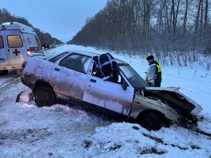 Сегодня утром ставропольские пожарные-спасатели участвовали в ликвидации дорожно-транспортного происшествия