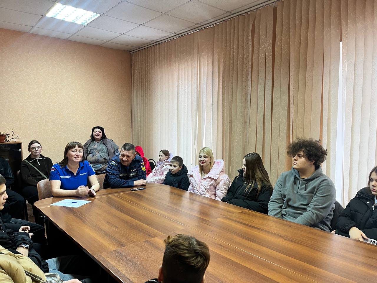 В преддверии новогодних каникул представители пожарно-спасательного отряда № 34 провели встречу с трудными подростками