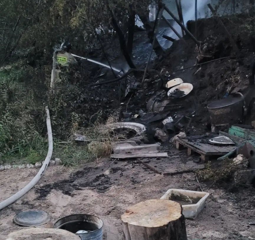 В Ставропольском районе горели заброшенные строения на острове