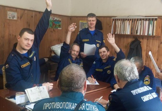 В Приволжском районе интеллектуальная игра объединила поколения пожарных