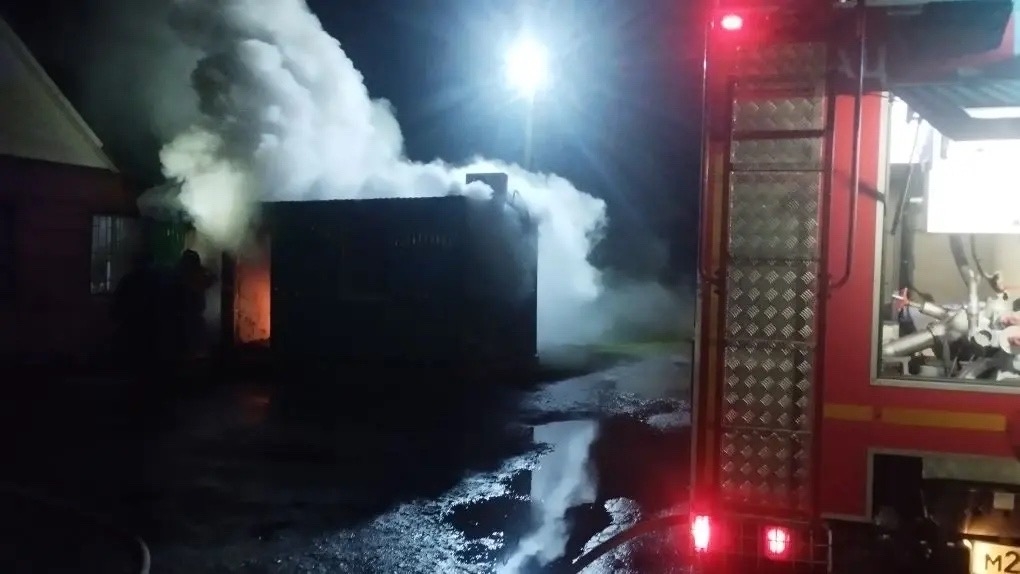 В Кинель-Черкасском районе горела хозяйственная постройка