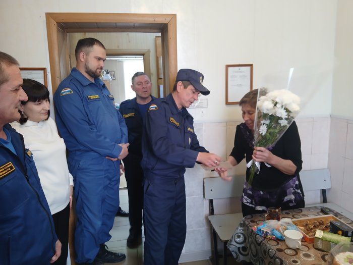 Поздравление ветерана пожарной охраны с 75-летием