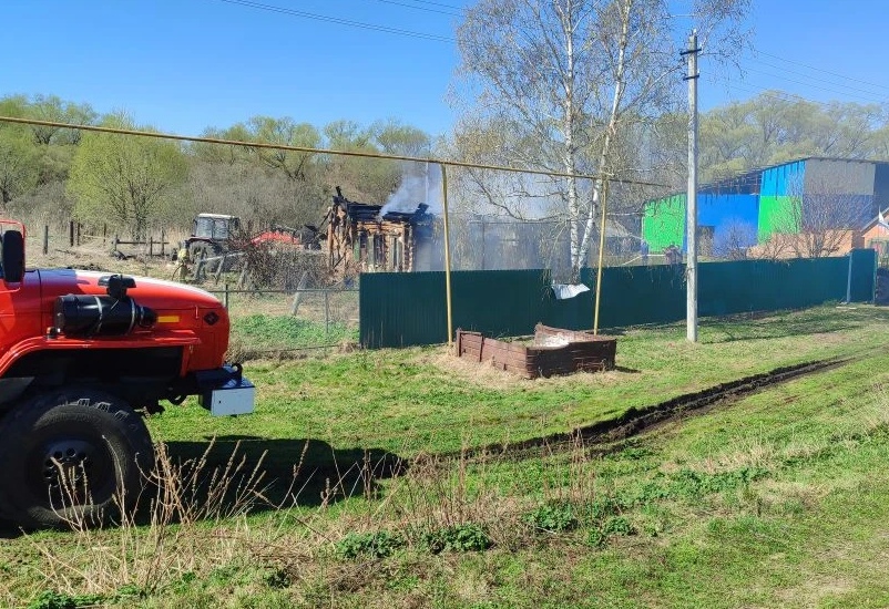 В настоящее время в Исаклинском районе горит дом